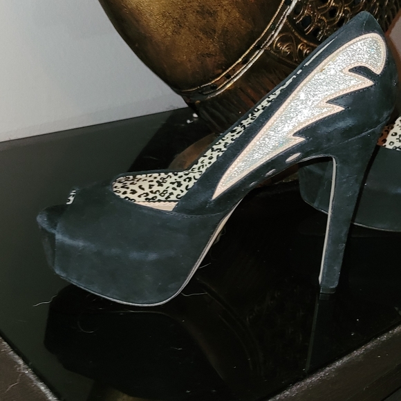 Unique Jessica Simpson Lightning heels. - Picture 4 of 5